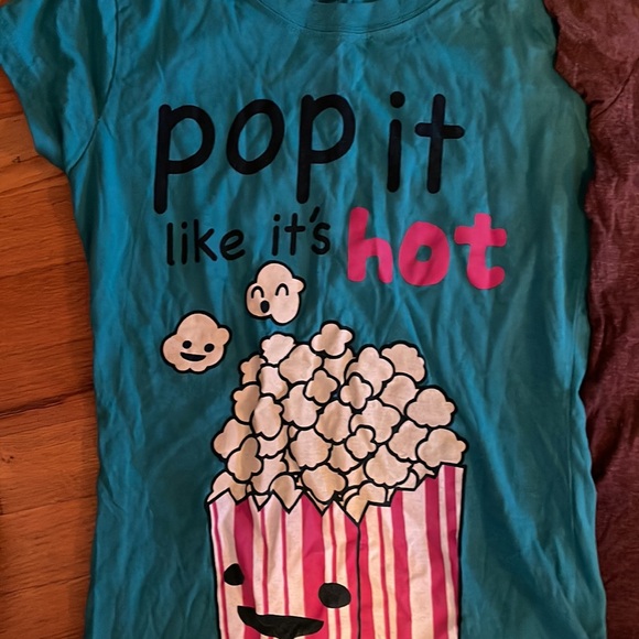 Two women’s Tee Shirts - Picture 2 of 5